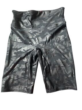 Spanx by Sara Blakely Camo Bike Shorts Size Small